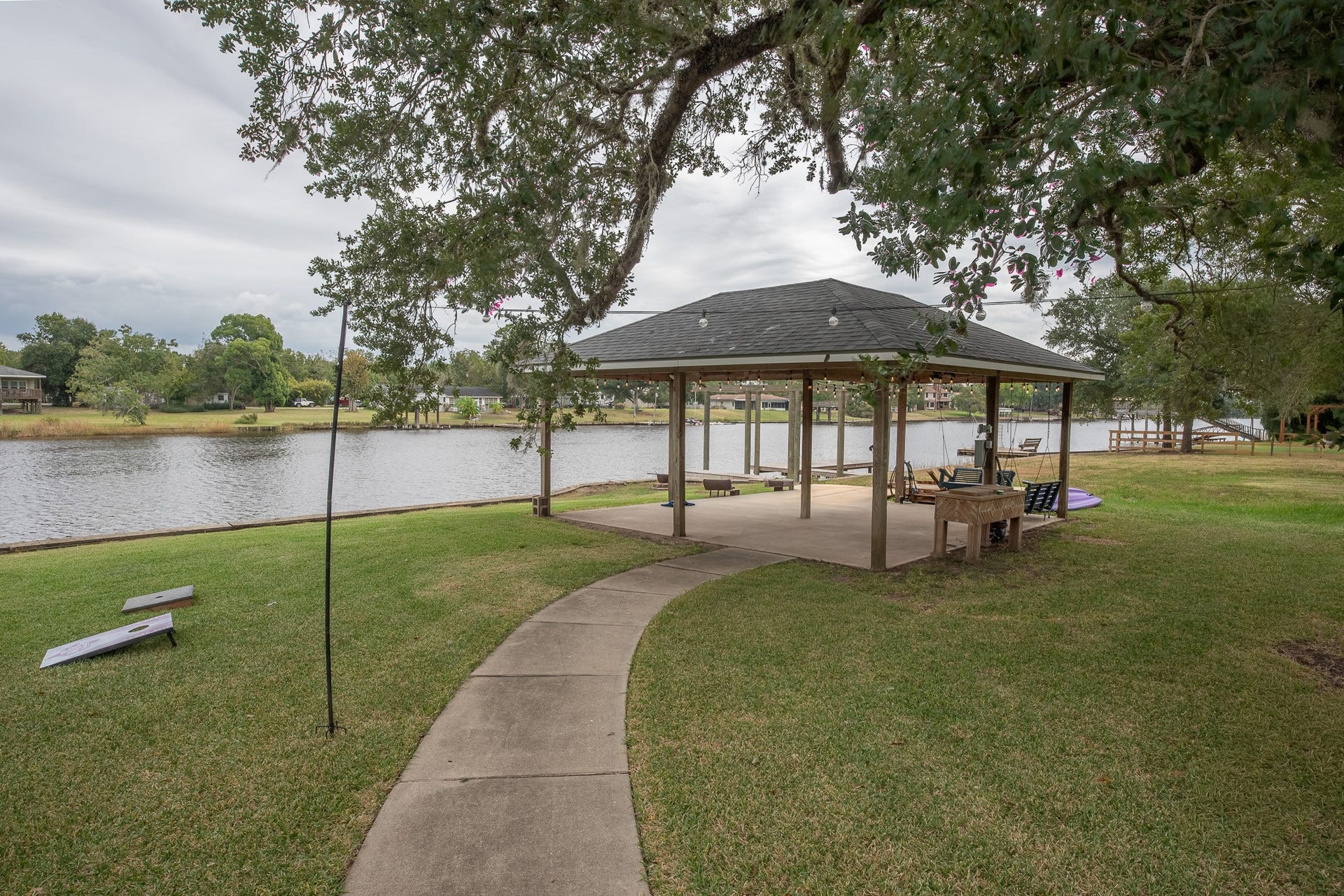 4924 County Road 819, Brazoria, TX 77422 Gazebo