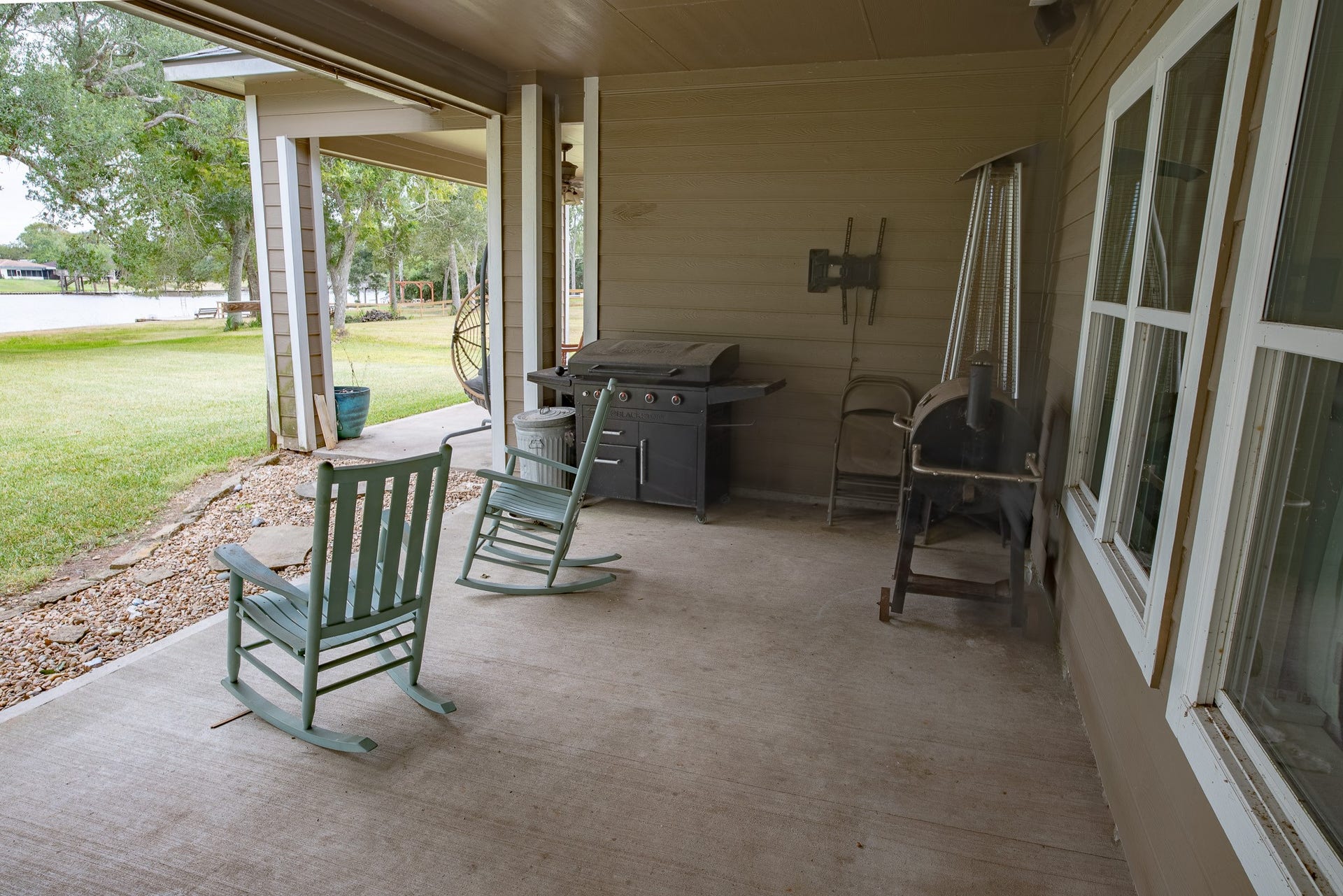 4924 County Road 819, Brazoria, TX 77422 Patio