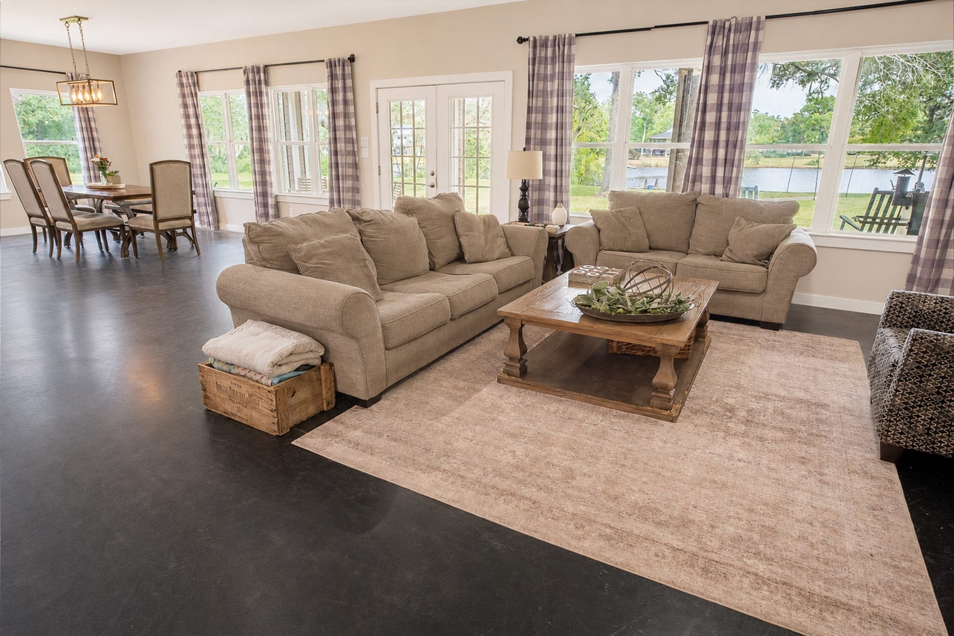 4924 County Road 819, Brazoria, TX 77422 Open Family Room