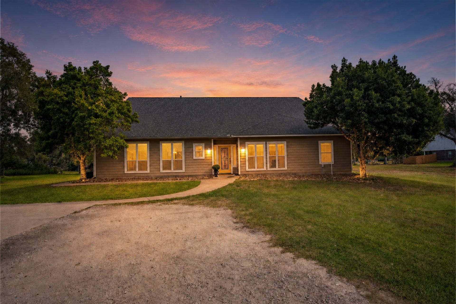4924 County Road 819, Brazoria, TX 77422 Main View at Dusk