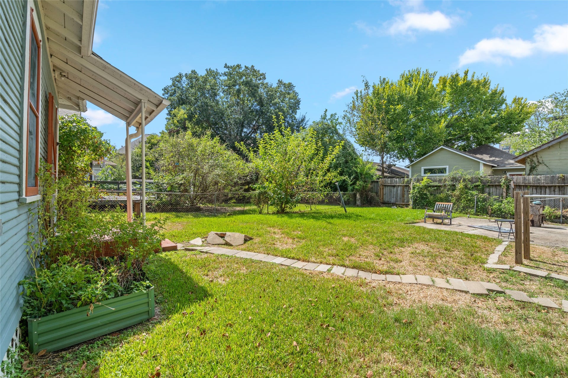 1417 Lawrence Street, Houston, TX 77008 1417 Lawrence Street, Houston, TX 77008
