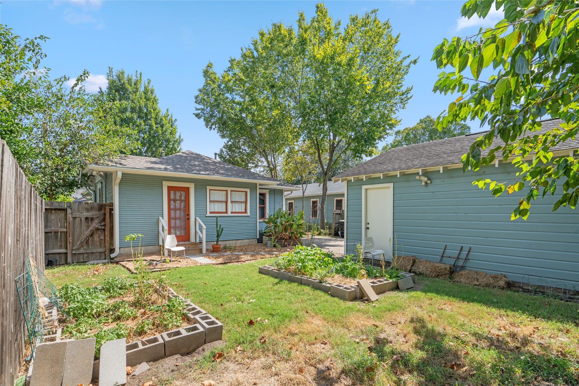 1417 Lawrence Street, Houston, TX 77008 1417 Lawrence Street, Houston, TX 77008