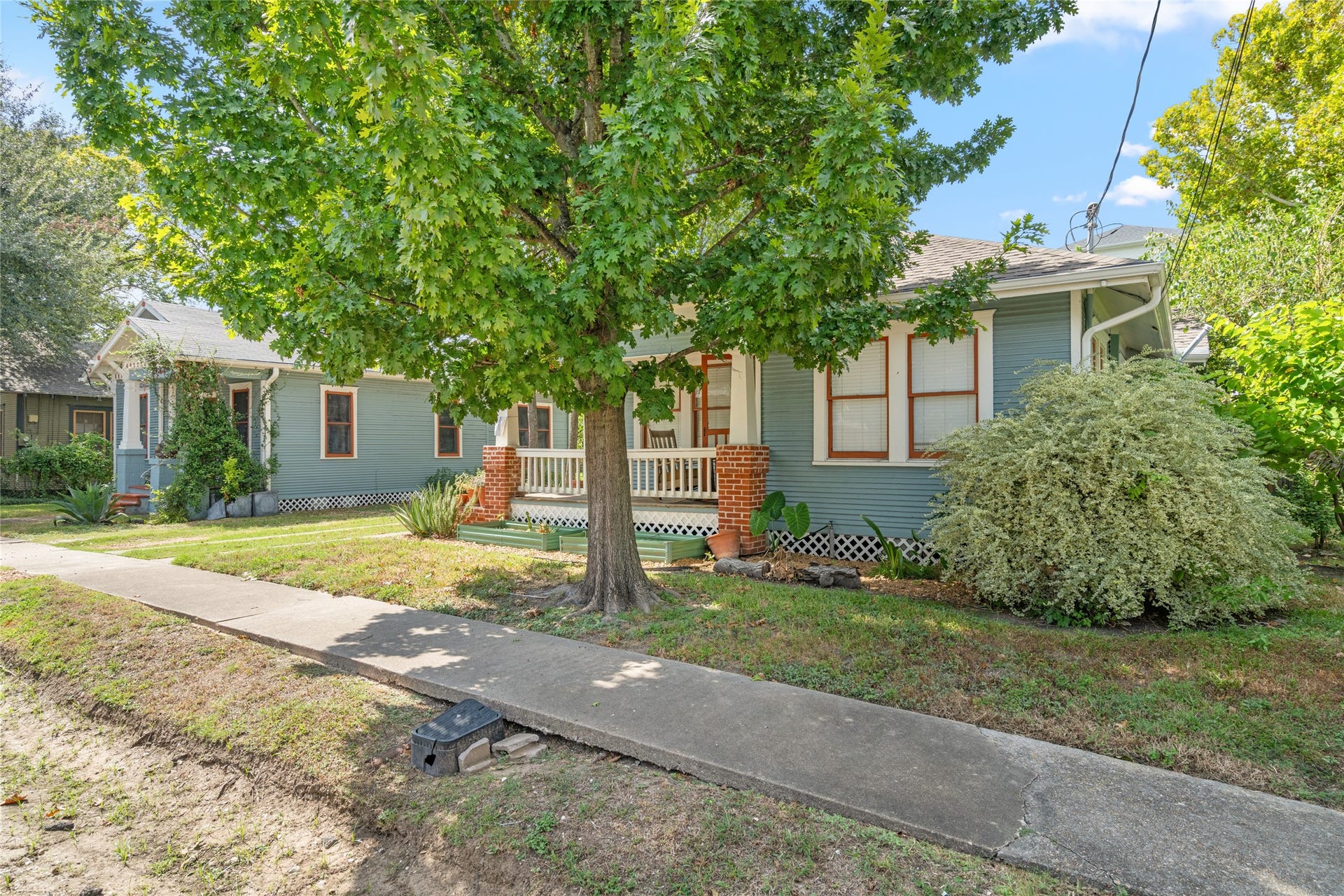 1417 Lawrence Street, Houston, TX 77008 1417 Lawrence Street, Houston, TX 77008
