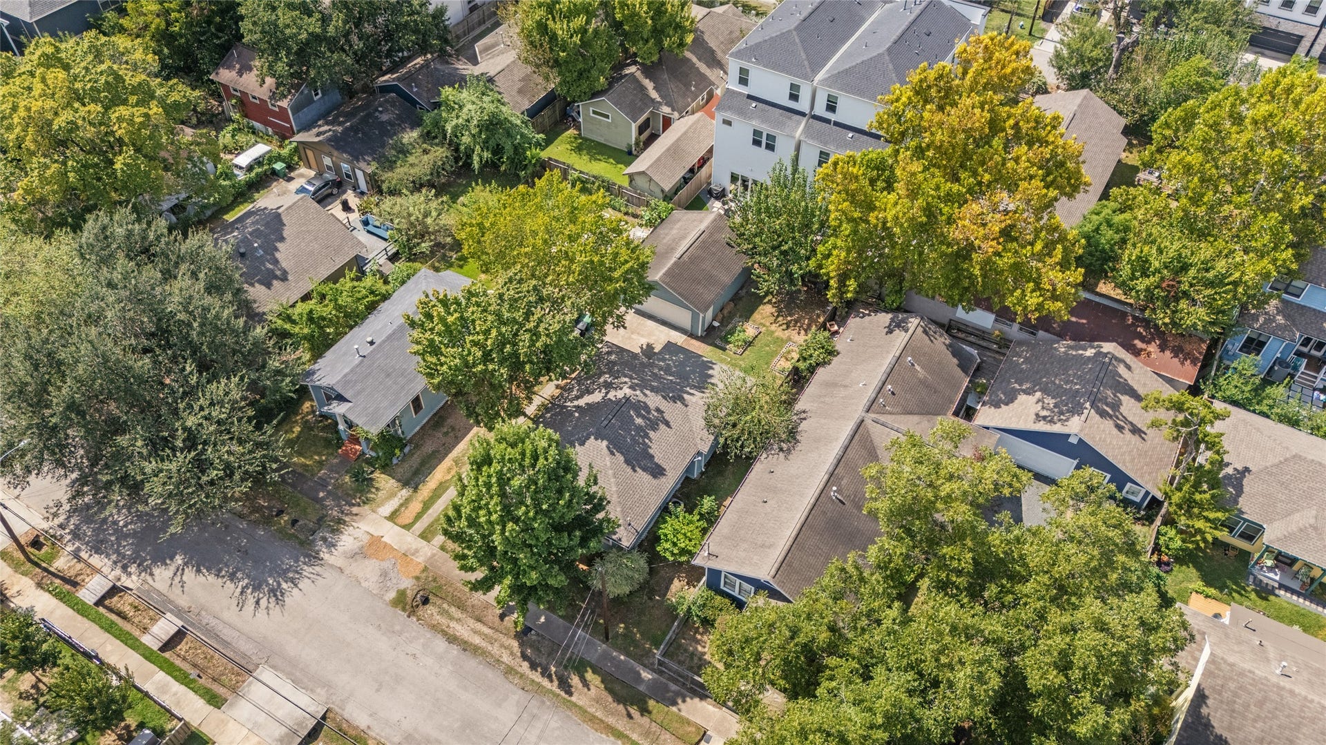 1417 Lawrence Street, Houston, TX 77008 1417 Lawrence Street, Houston, TX 77008