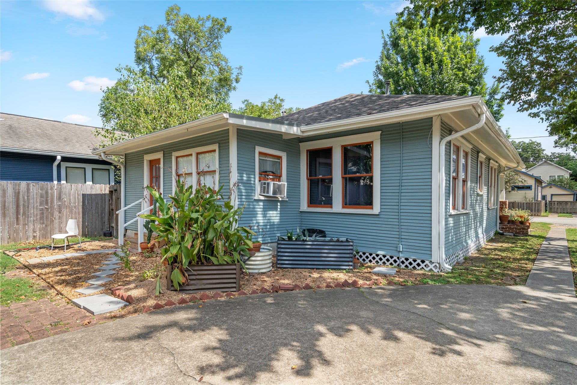 1417 Lawrence Street, Houston, TX 77008 1417 Lawrence Street, Houston, TX 77008