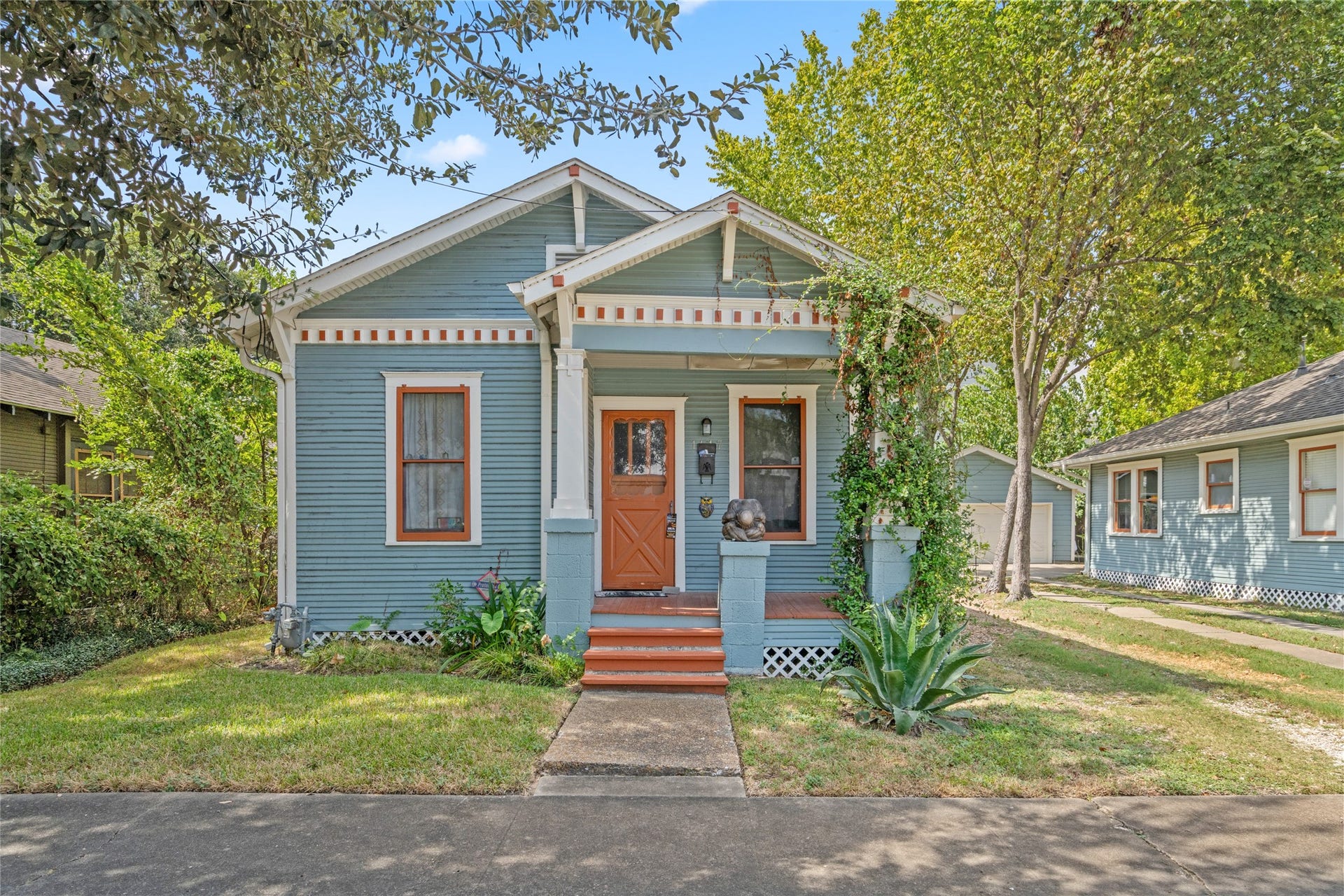 1417 Lawrence Street, Houston, TX 77008 1417 Lawrence Street, Houston, TX 77008