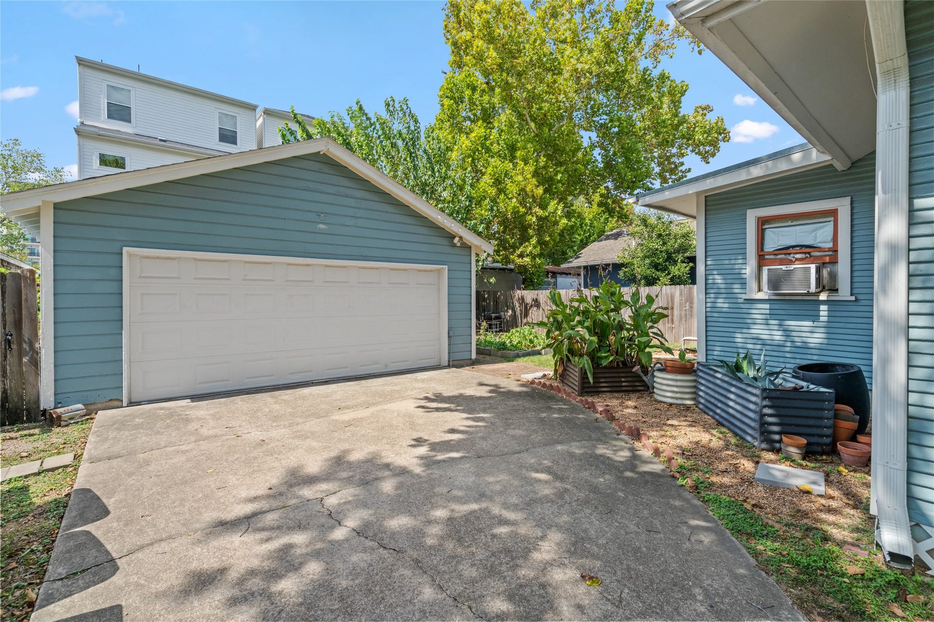 1417 Lawrence Street, Houston, TX 77008 1417 Lawrence Street, Houston, TX 77008