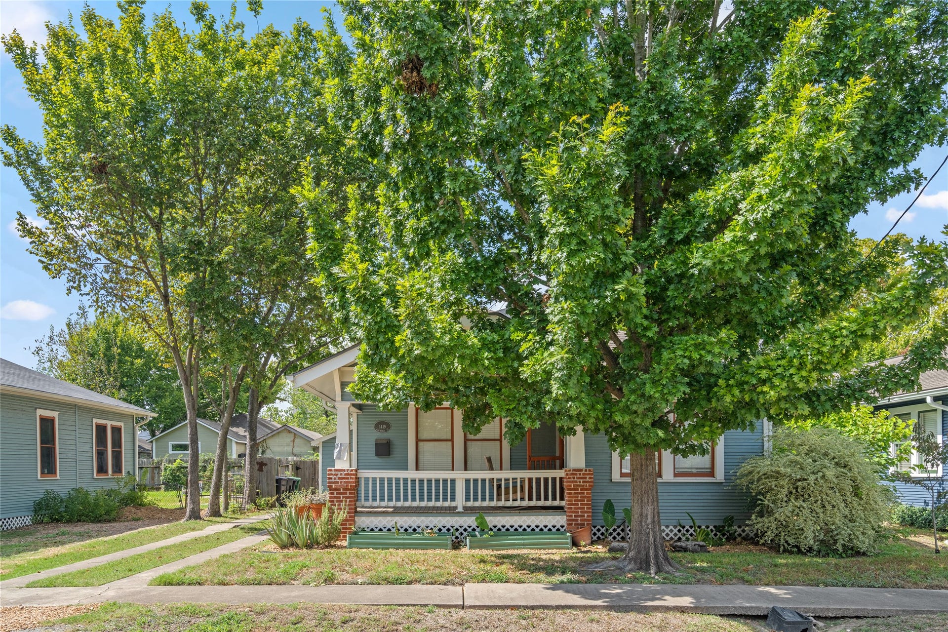 1417 Lawrence Street, Houston, TX 77008 1417 Lawrence Street, Houston, TX 77008