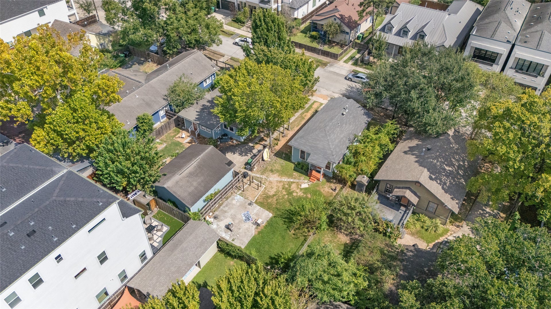 1417 Lawrence Street, Houston, TX 77008 1417 Lawrence Street, Houston, TX 77008