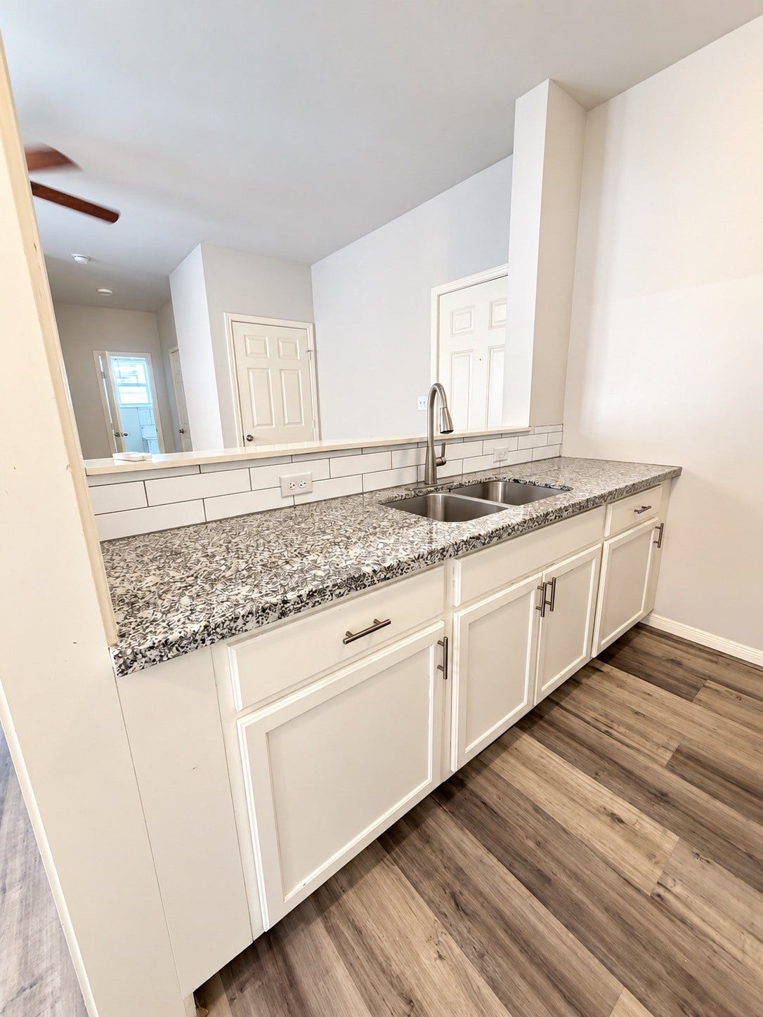 4313 Harrisburg Boulevard, #4, Houston, TX 77003 Kitchen counter tops.
