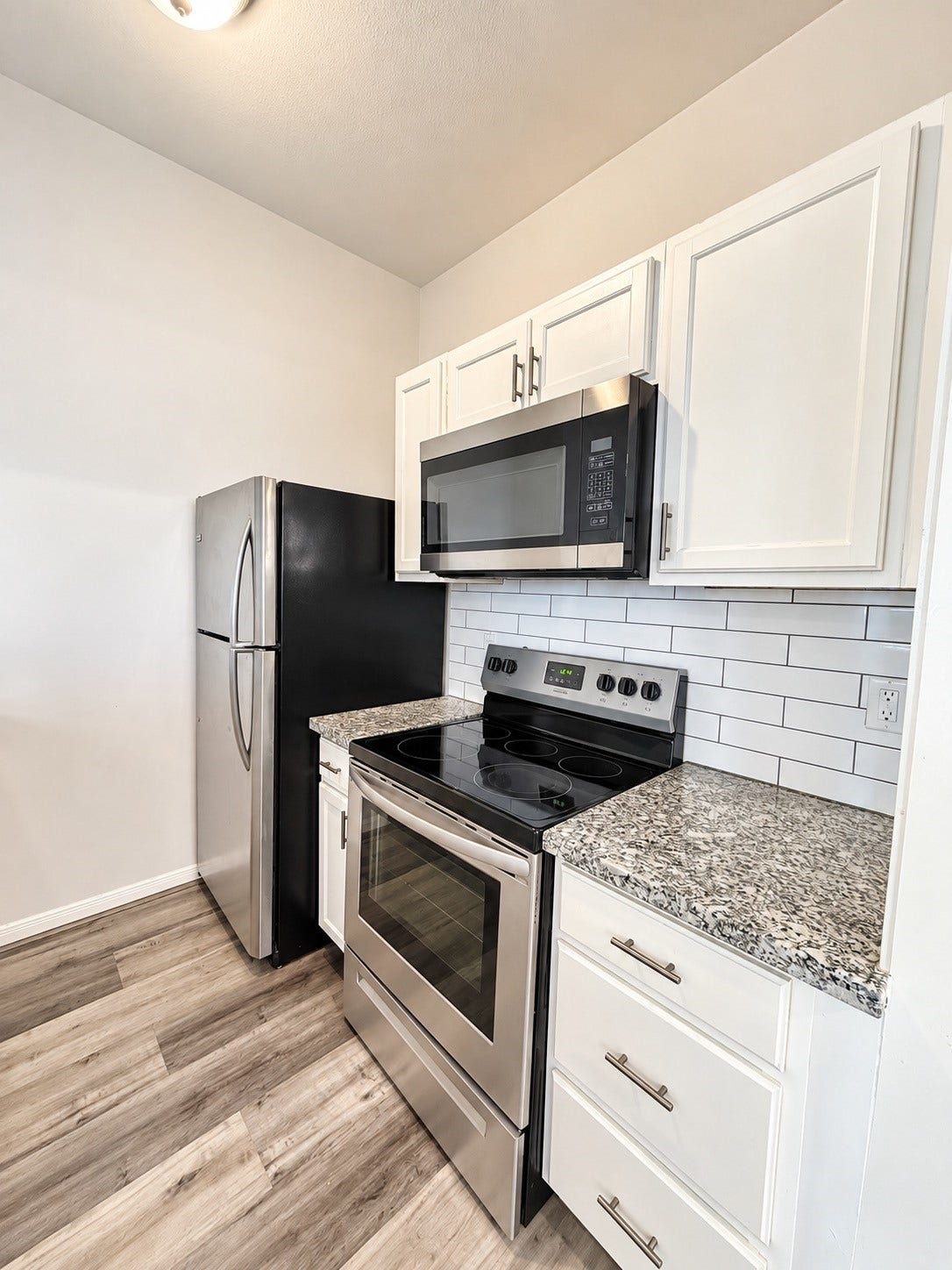 4313 Harrisburg Boulevard, #4, Houston, TX 77003 Updated kitchen.