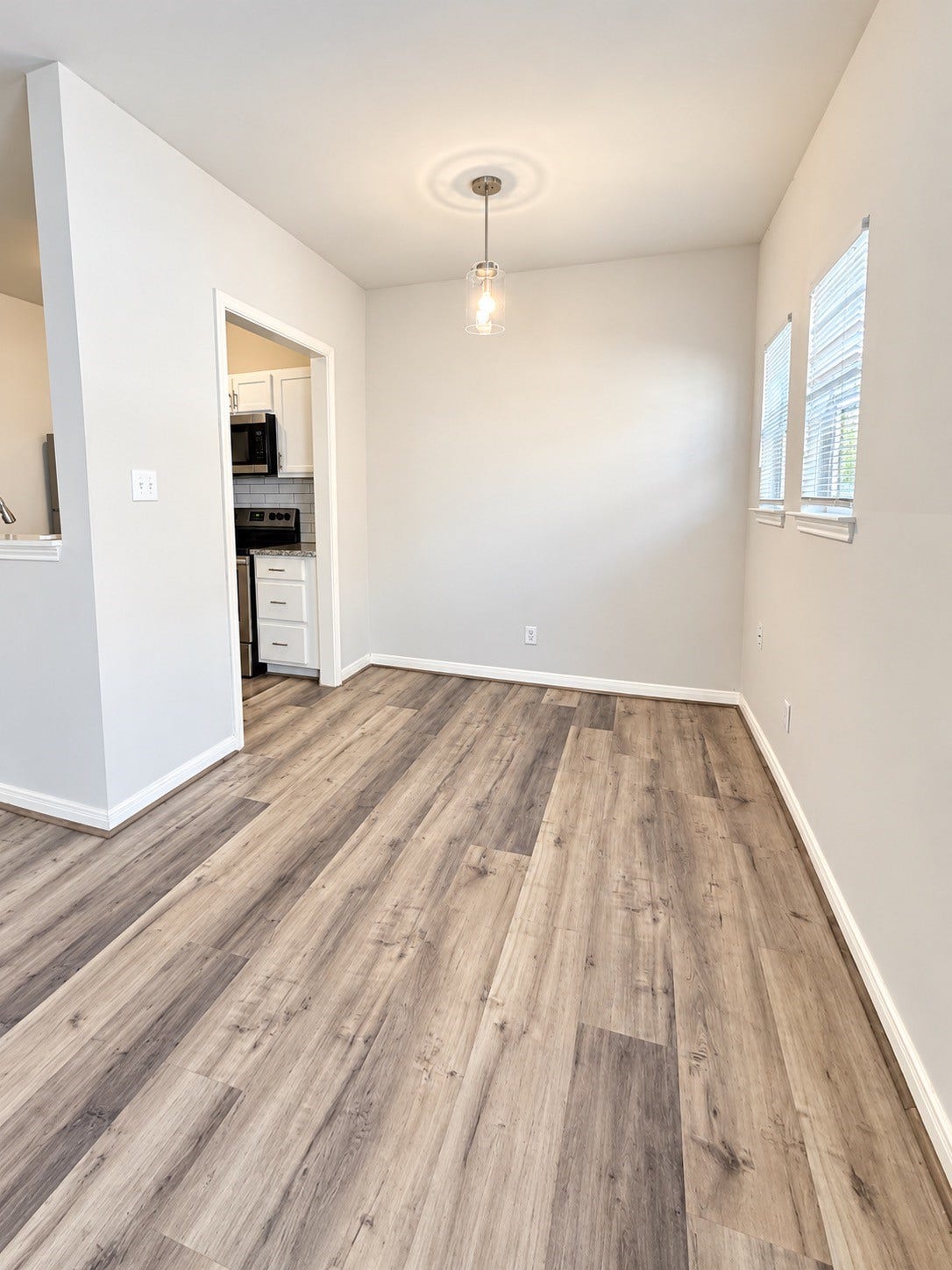 4313 Harrisburg Boulevard, #4, Houston, TX 77003 Breakfast nook.