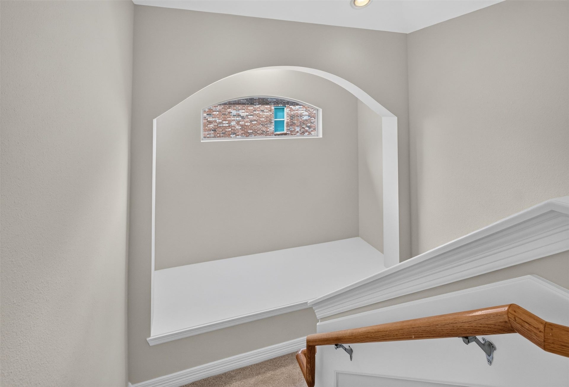 5923 Scarlett Bay Court, Katy, TX 77450 Bench seating in stair landing