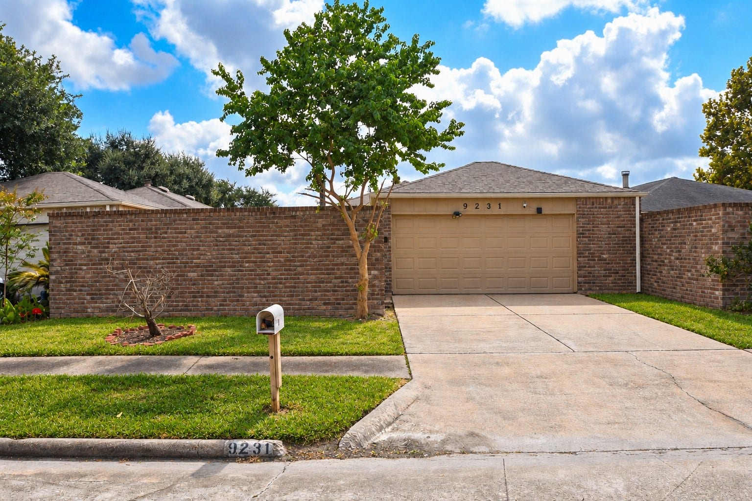 9231 Homeland Drive, Houston, TX 77083 9231 Homeland Drive, Houston, TX 77083