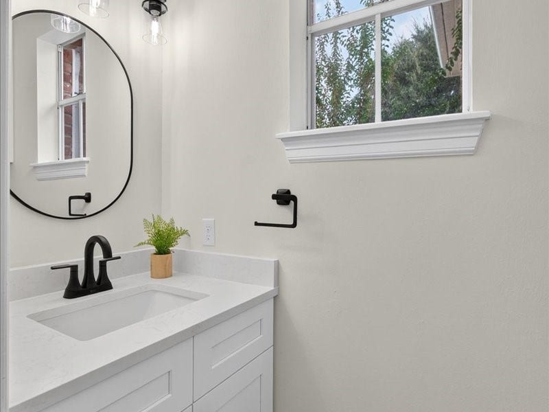 32719 Weybridge Street, Fulshear, TX 77441 Half-bath for guests.