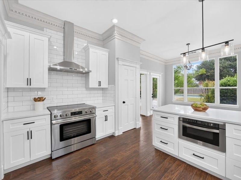 32719 Weybridge Street, Fulshear, TX 77441 A kitchen you will be proud of!