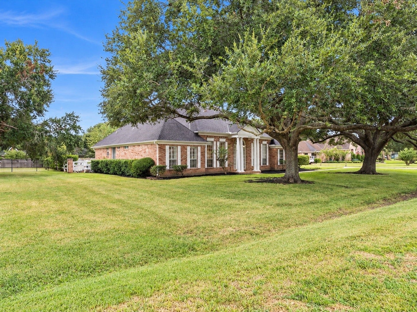 32719 Weybridge Street, Fulshear, TX 77441 This is definitely a place you would be proud to call home.
