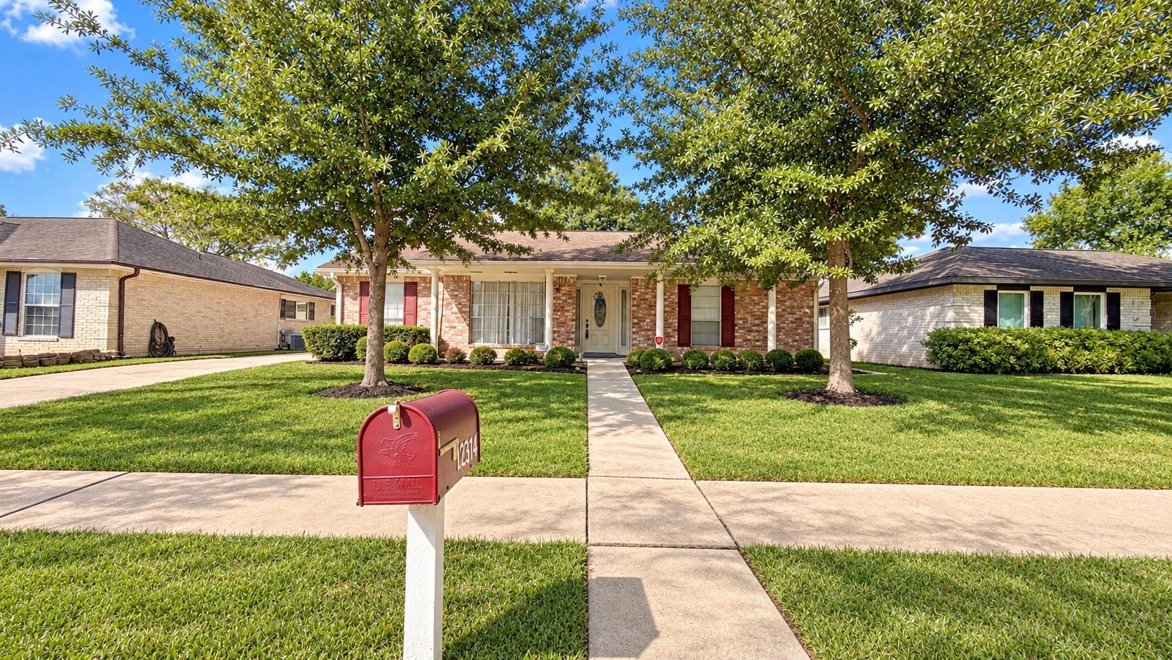 12314 Dorrance Lane, Meadows Place, TX 77477 Welcome to 1314 Dorrance Ln.