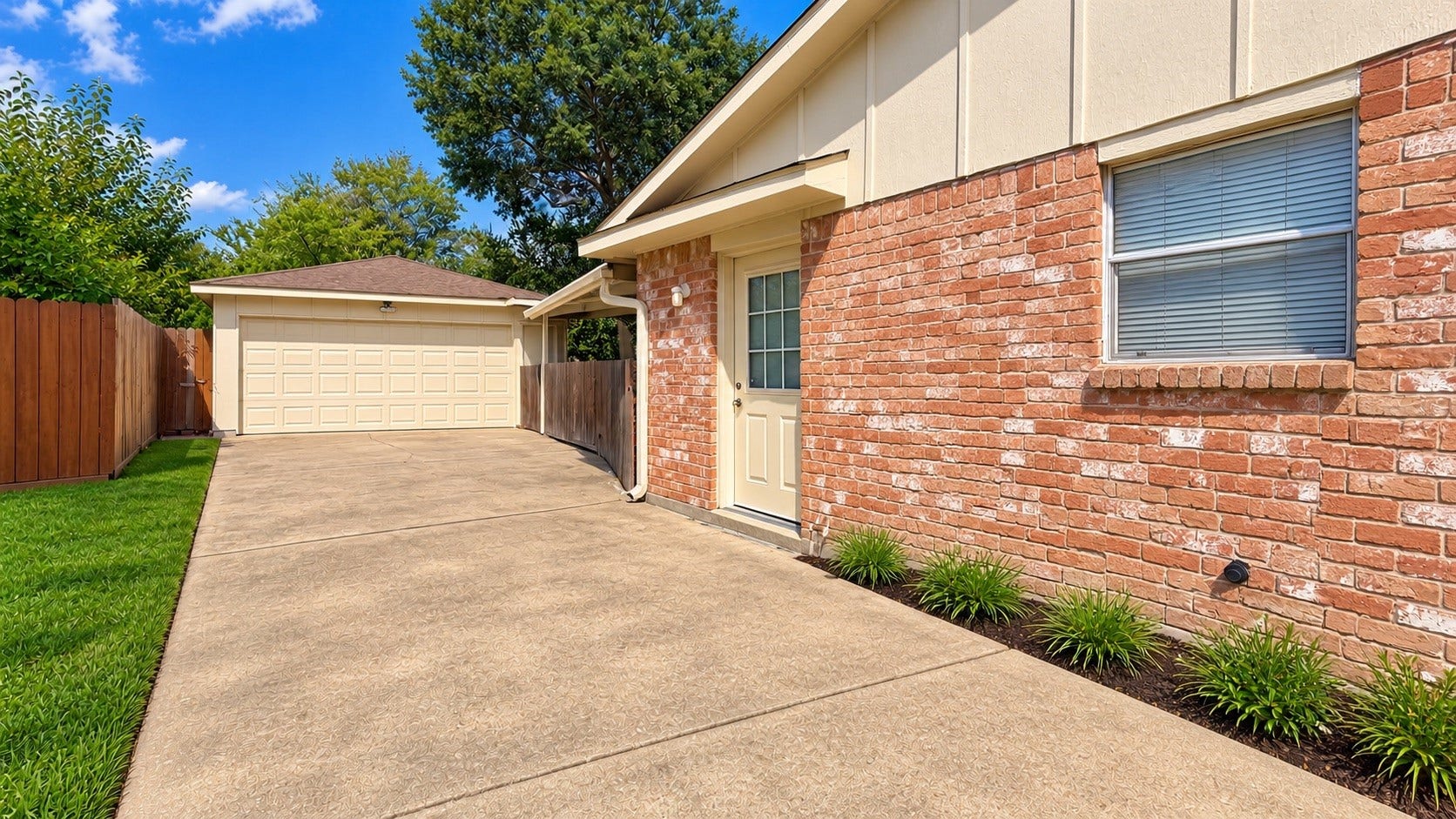 12314 Dorrance Lane, Meadows Place, TX 77477 Your private driveway.