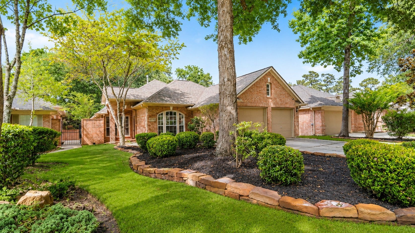 58 W Sienna Place, The Woodlands, TX 77382 Beautifully maintained home nestled beneath mature shade trees in desirable Alden Bridge.