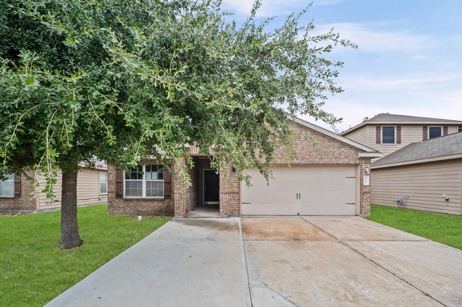 Property photo for 907 Marigold Road, Baytown, TX