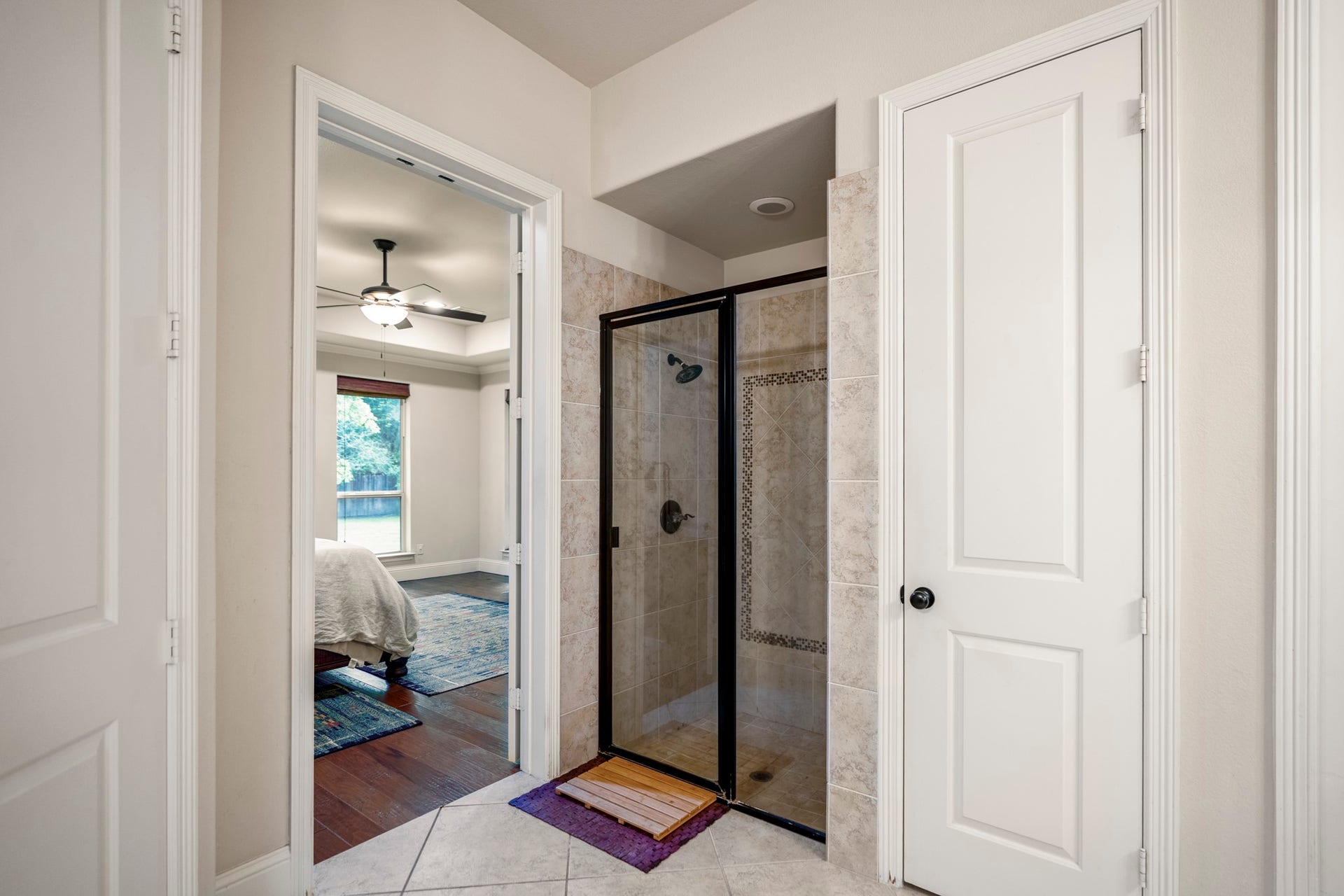 Glass front walk in shower - Nice!