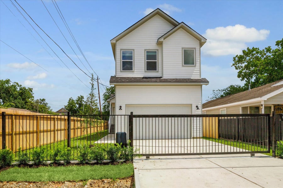 Property photo for 901 E 37th Street, Houston, TX