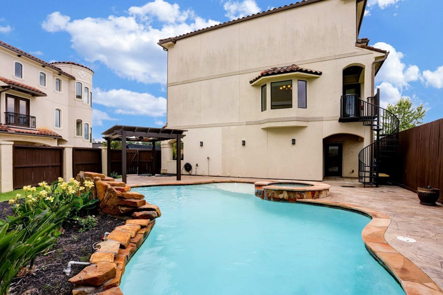 Property photo for 5526 Mcculloch Circle, Houston, TX