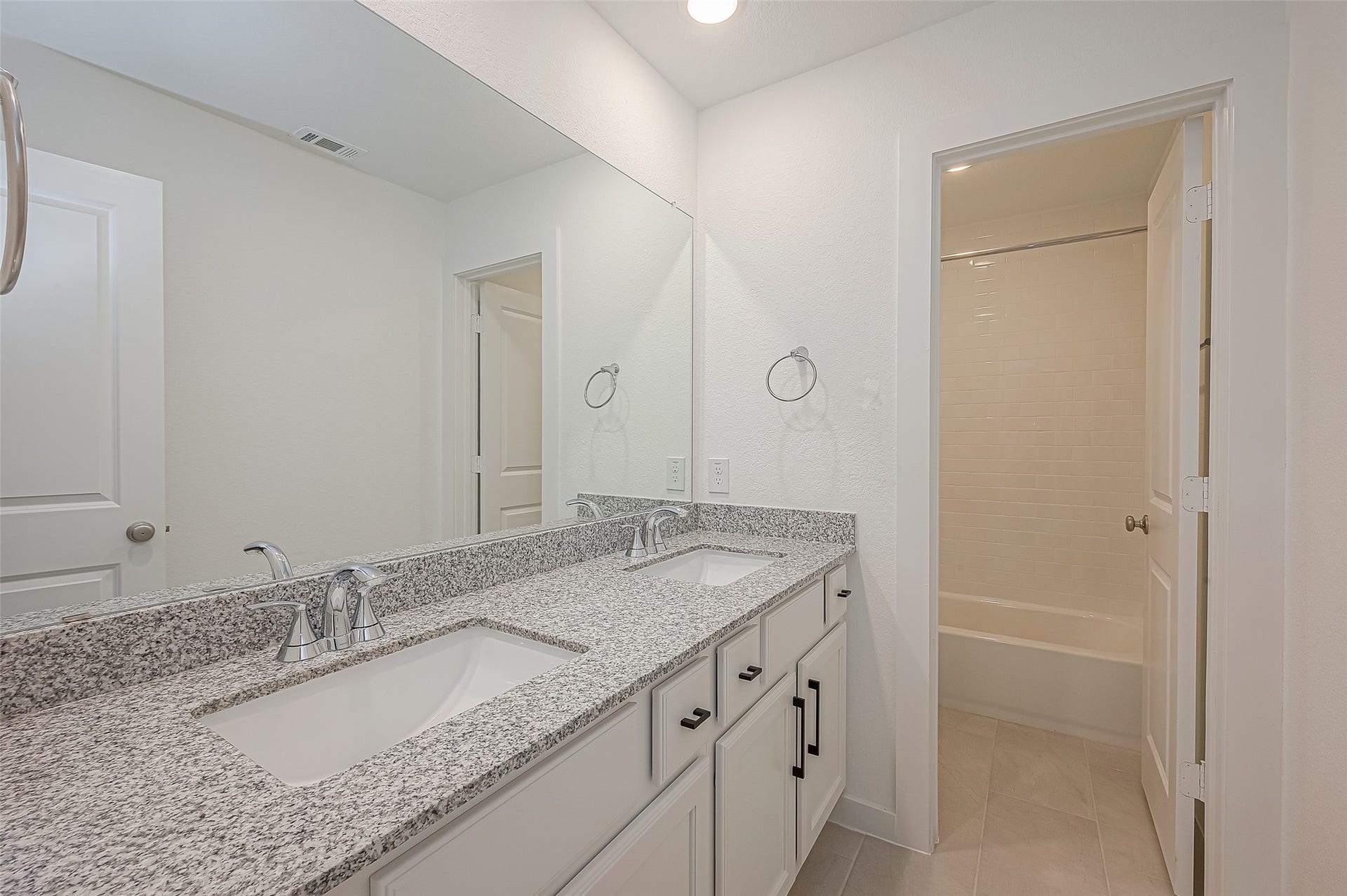 235 Sky Top Drive, Montgomery, TX 77316