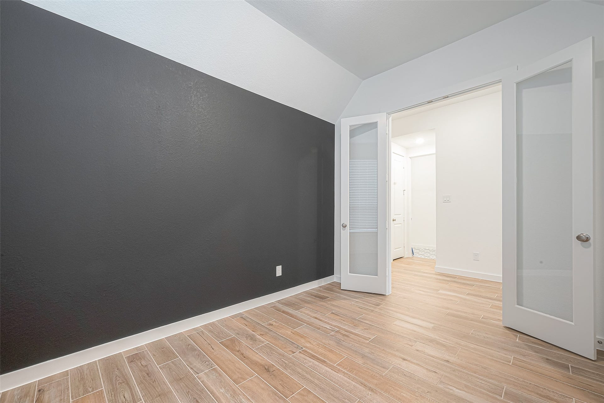 235 Sky Top Drive, Montgomery, TX 77316