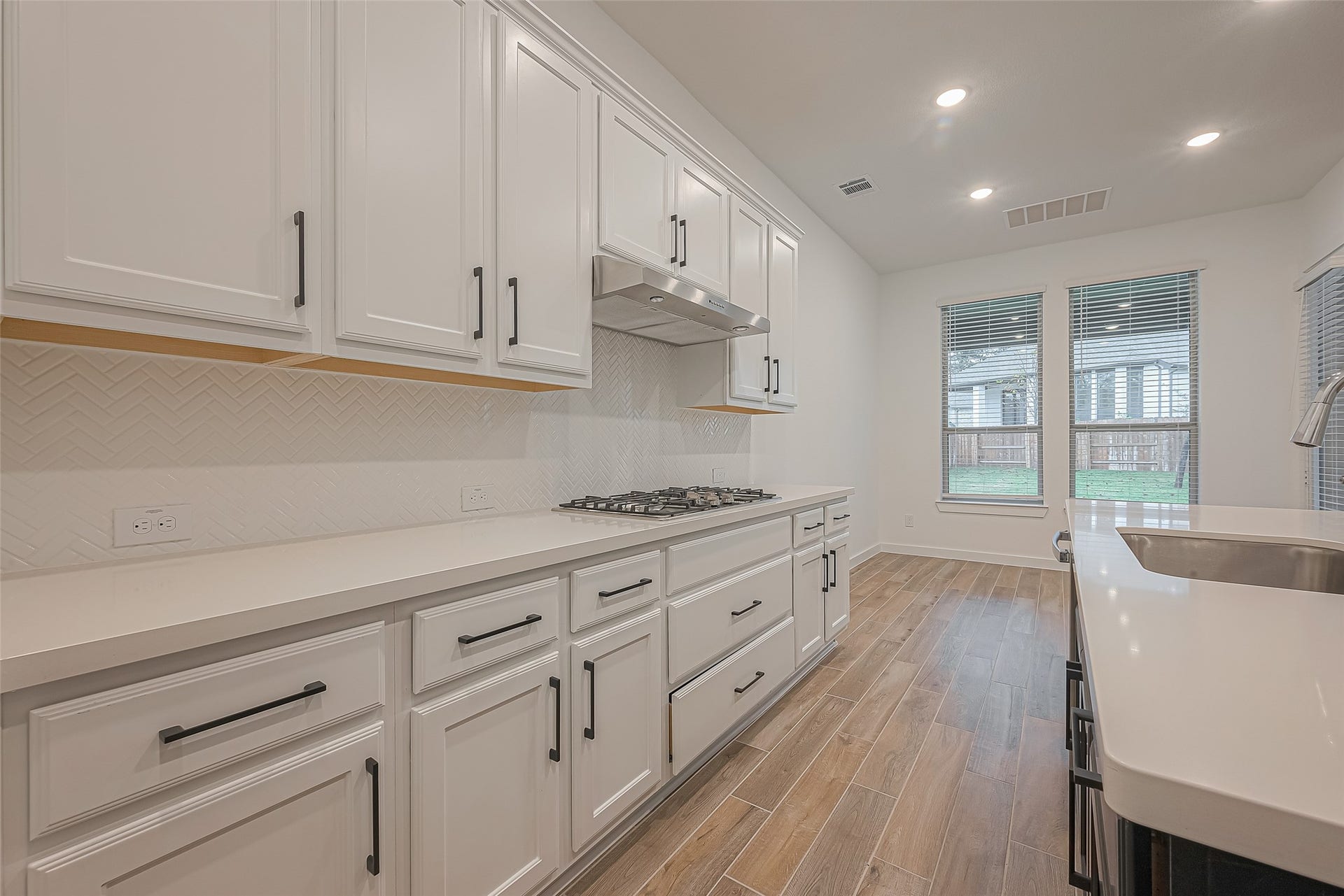 235 Sky Top Drive, Montgomery, TX 77316