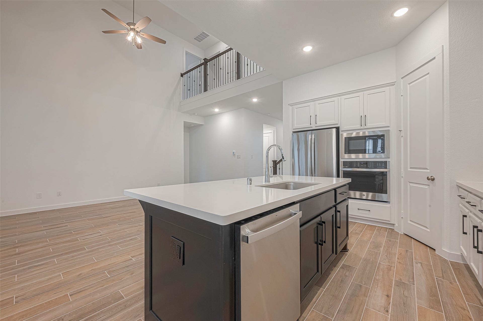 235 Sky Top Drive, Montgomery, TX 77316