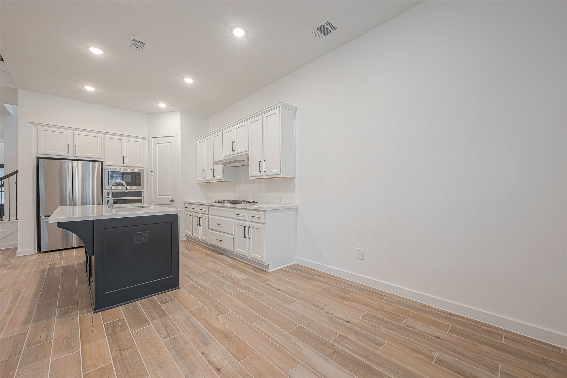 235 Sky Top Drive, Montgomery, TX 77316