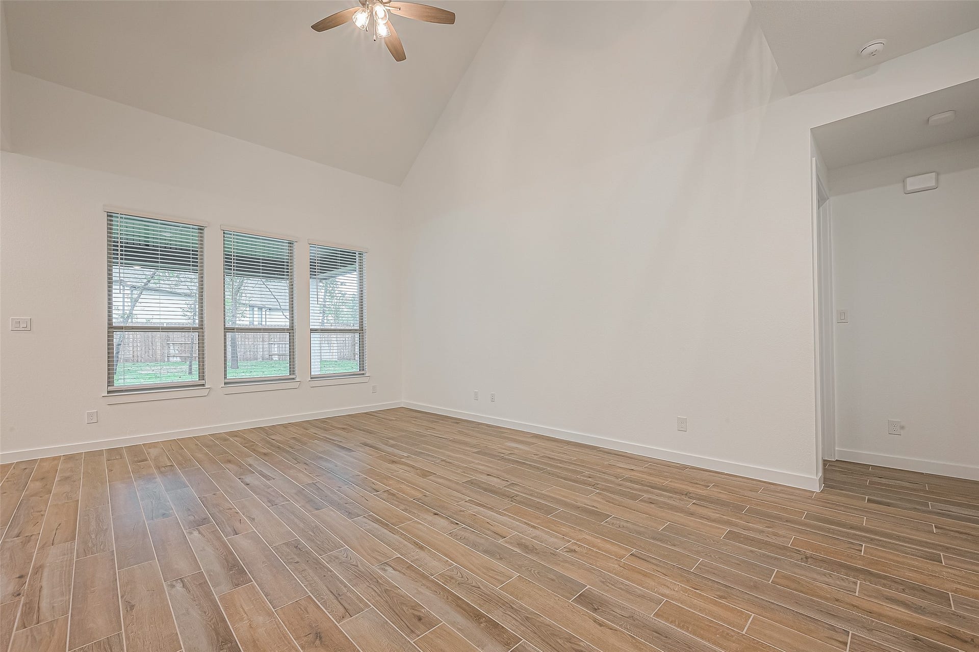 235 Sky Top Drive, Montgomery, TX 77316