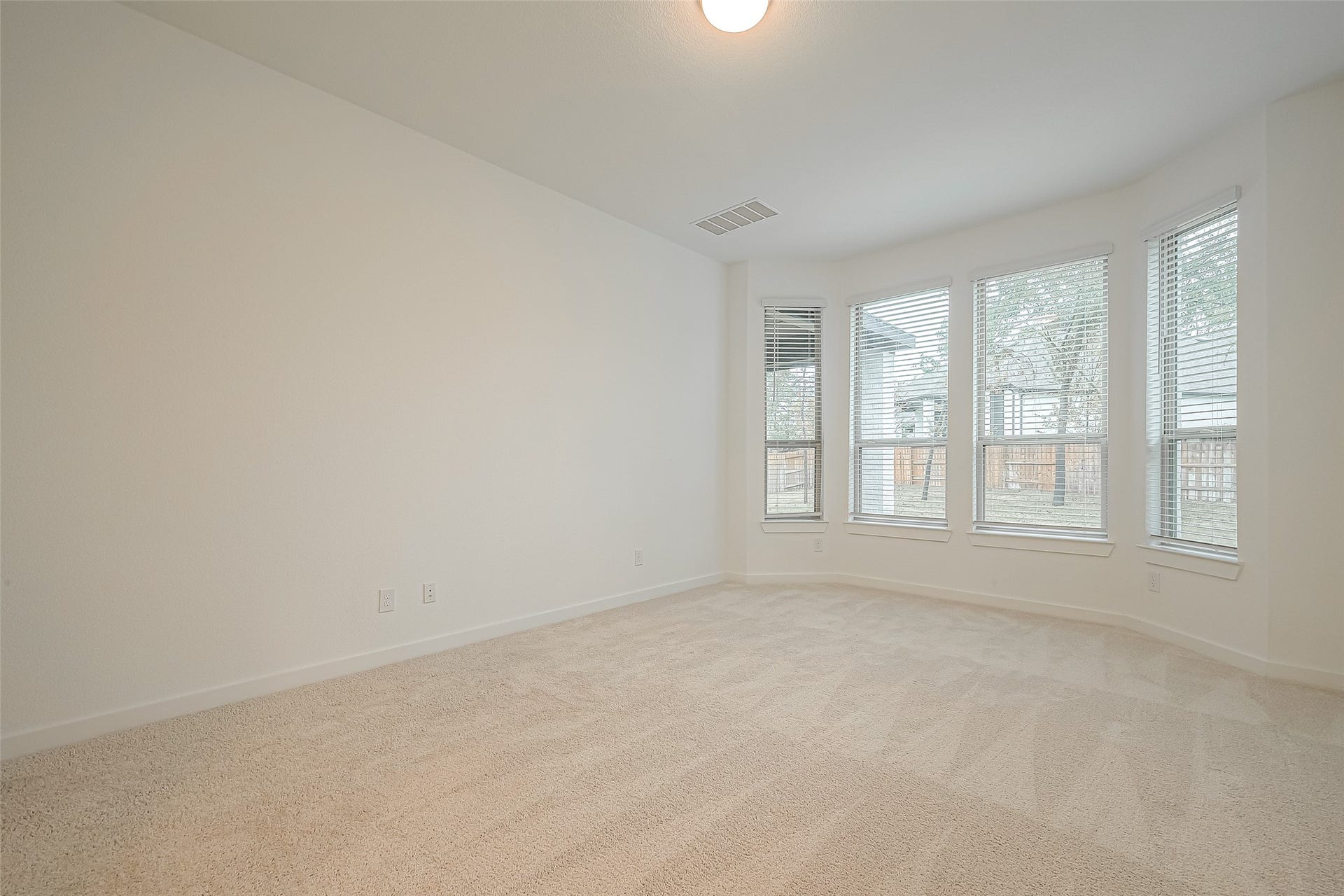 235 Sky Top Drive, Montgomery, TX 77316