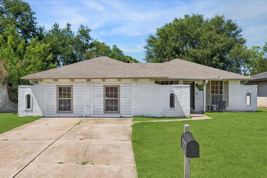 Property photo for 1526 Diplomat Way, Houston, TX