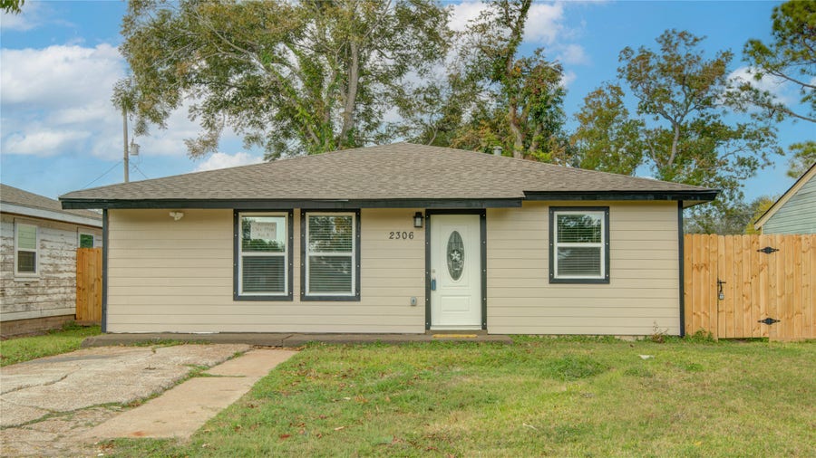 Property photo for 2306 19th Avenue N, Texas City, TX