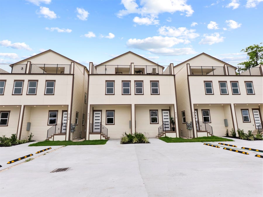 Property photo for 821 821 N Loop Center S, #1, Houston, TX