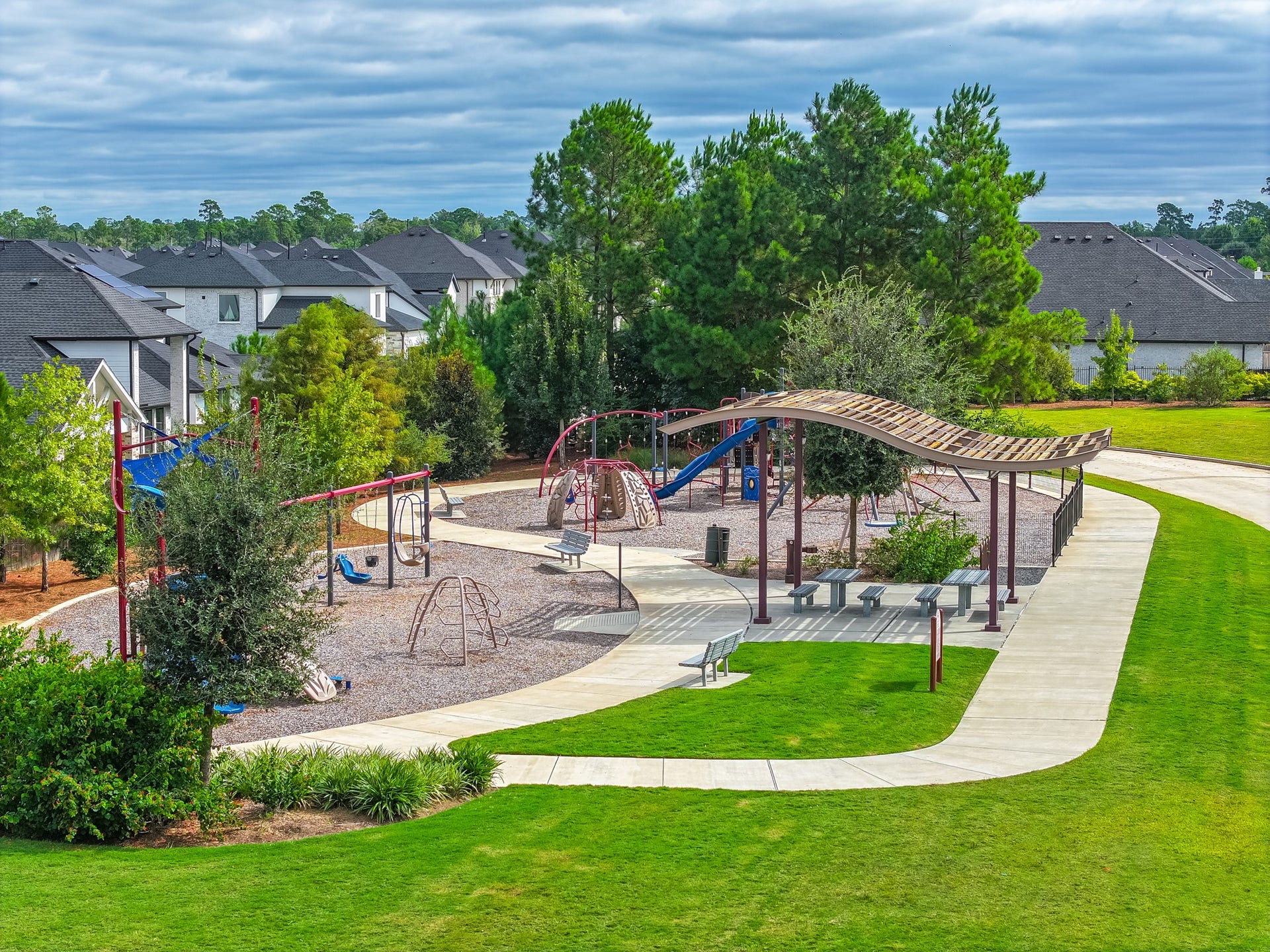 Neighborhood park and covered pavilion offer shaded seating and connecting walking paths - an easy amenity for weekend gatherings, playdates and evening strolls.