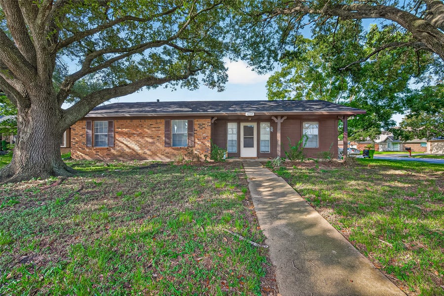 Property photo for 4923 Sandalwood Avenue, Rosenberg, TX