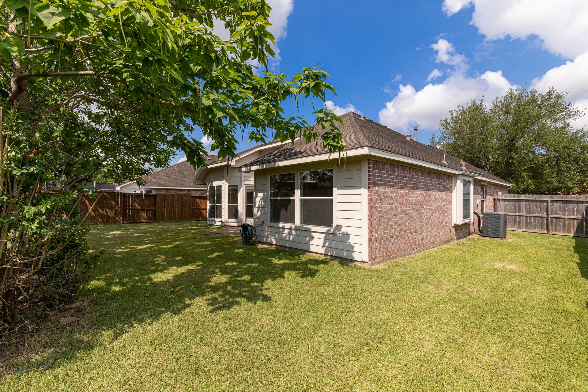 2505 Shady Falls Lane, Pearland, TX 77584