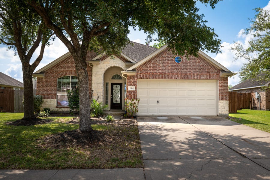 Property photo for 2505 Shady Falls Lane, Pearland, TX