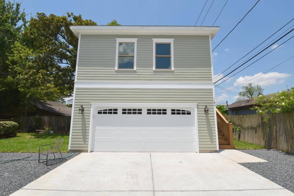 119 E 26th, #A, Houston, TX 77008 Newer Construction Garage Apartment in Sunset Heights!!!