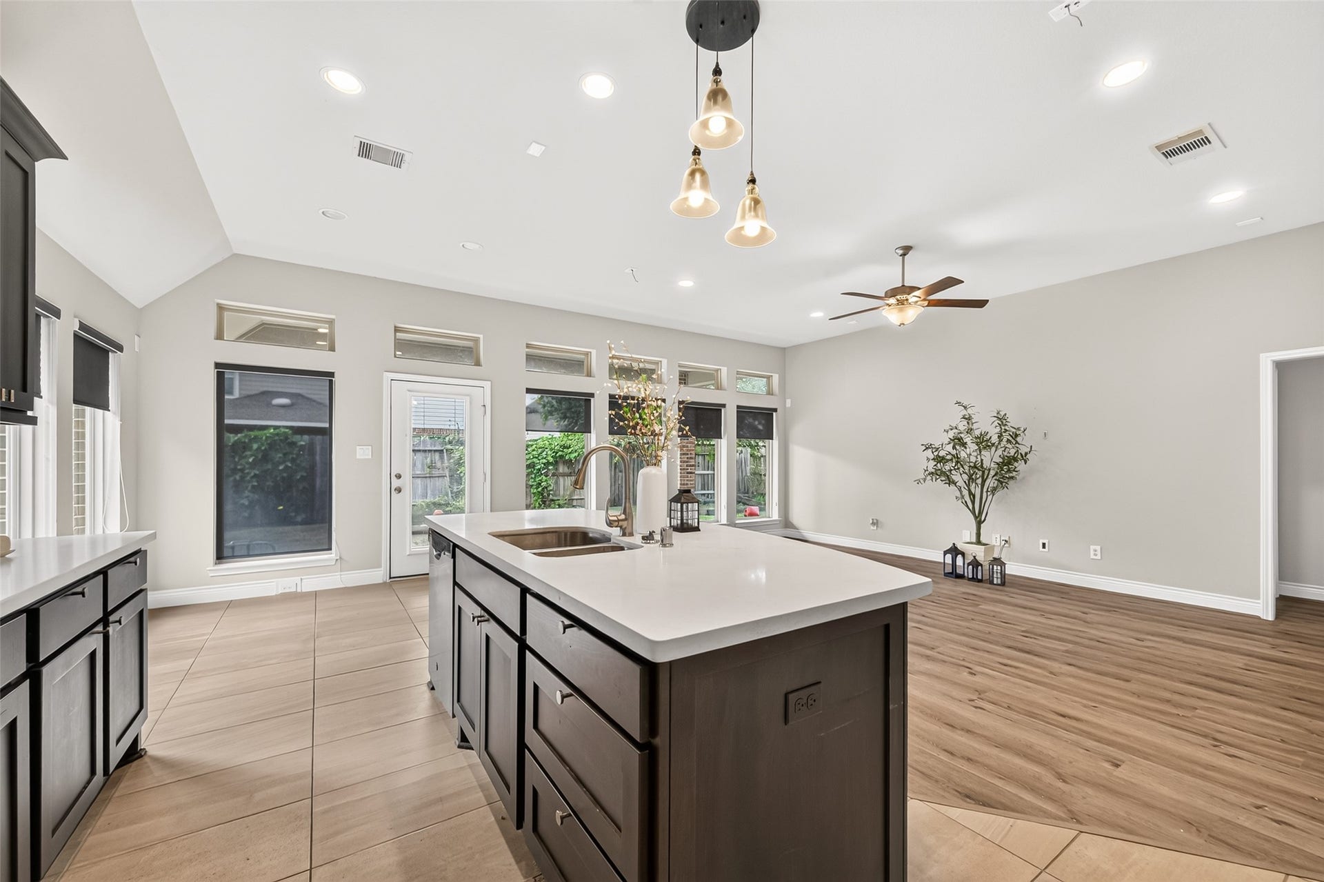 10710 Inverclyde Drive, Richmond, TX 77407 Kitchen Island
