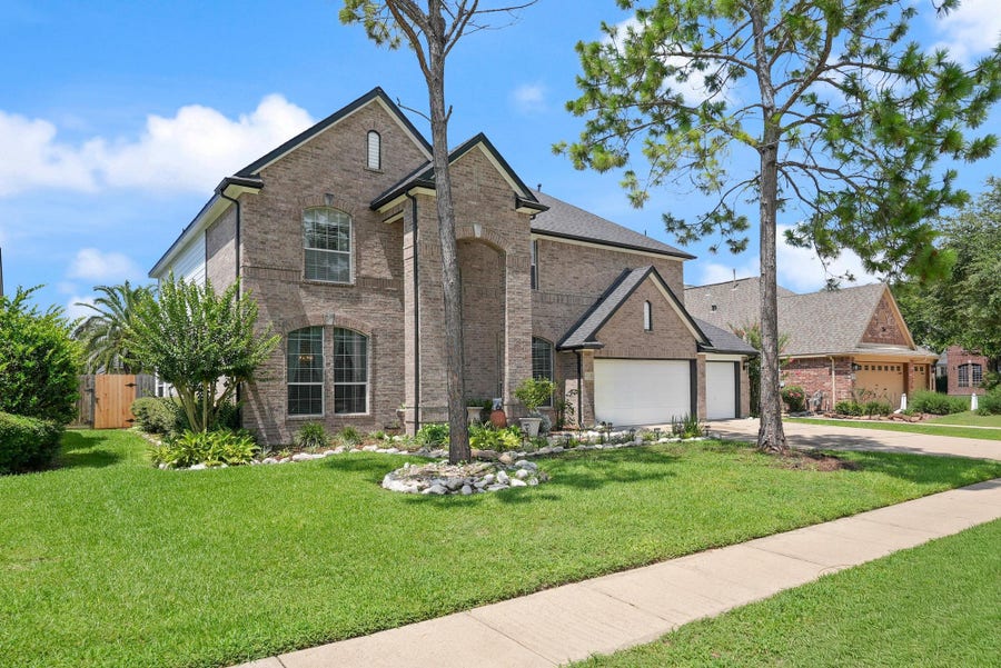 Property photo for 10003 Brookshore Ln, Pearland, TX