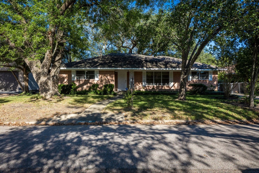 Property photo for 10310 Willowgrove Drive, Houston, TX