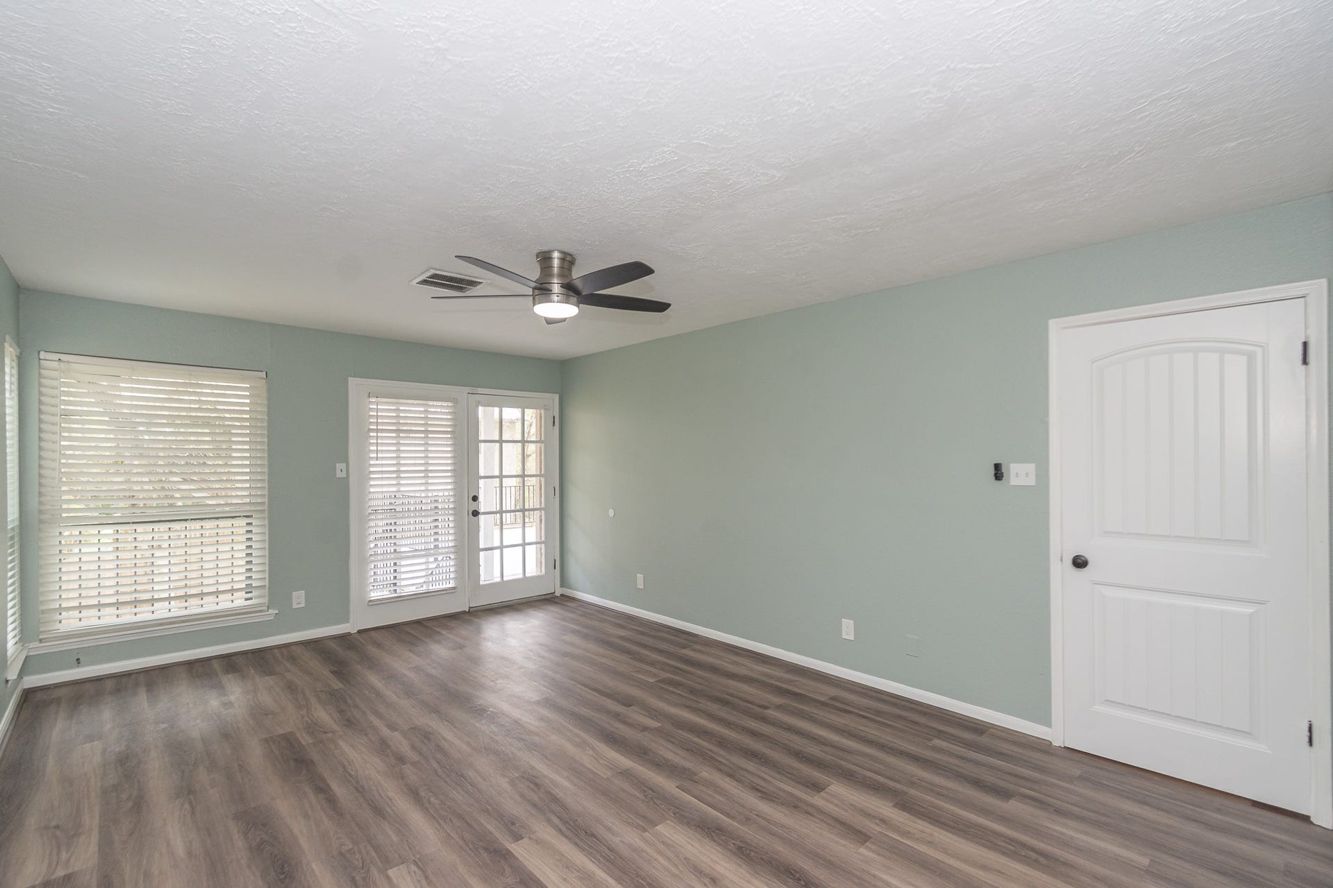 4509 Country Club Drive, Dickinson, TX 77539 2nd view of the primary bedroom with an access door to the back 2nd floor deck.