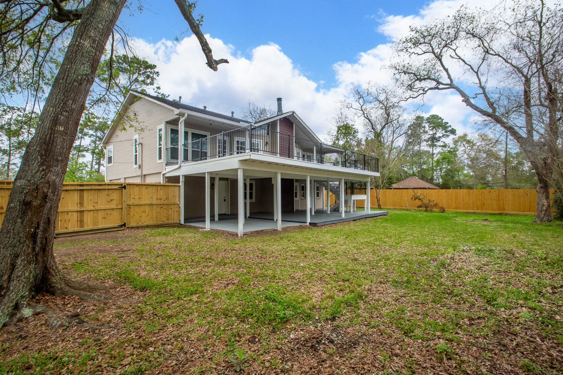 4509 Country Club Drive, Dickinson, TX 77539 Pool size yard!