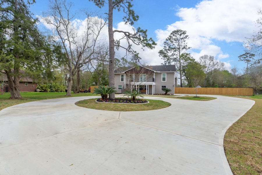 Property photo for 4509 Country Club Drive, Dickinson, TX