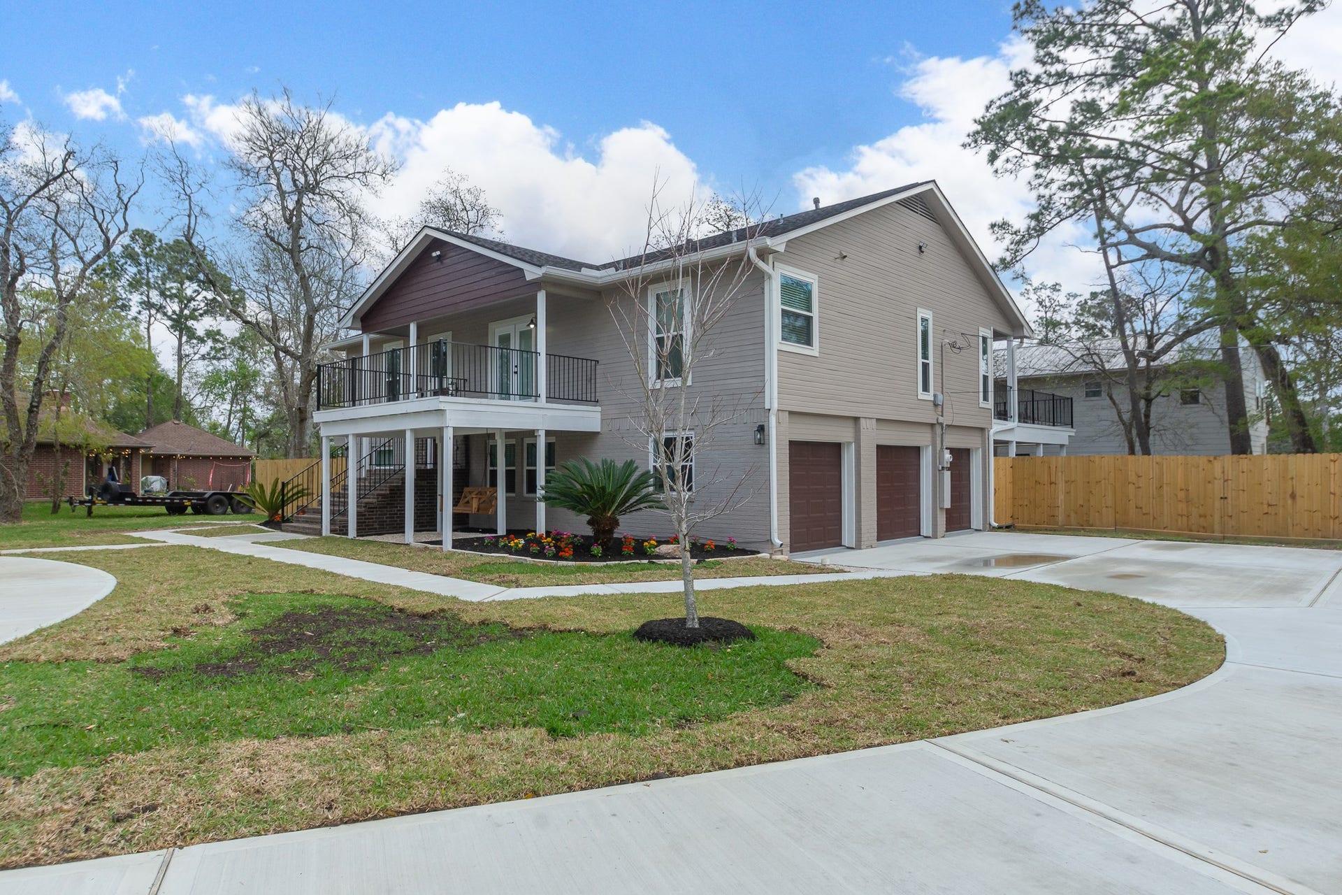 4509 Country Club Drive, Dickinson, TX 77539 The home has a split-level front exterior. The 2nd-story deck creates a wide, shaded space beneath it.